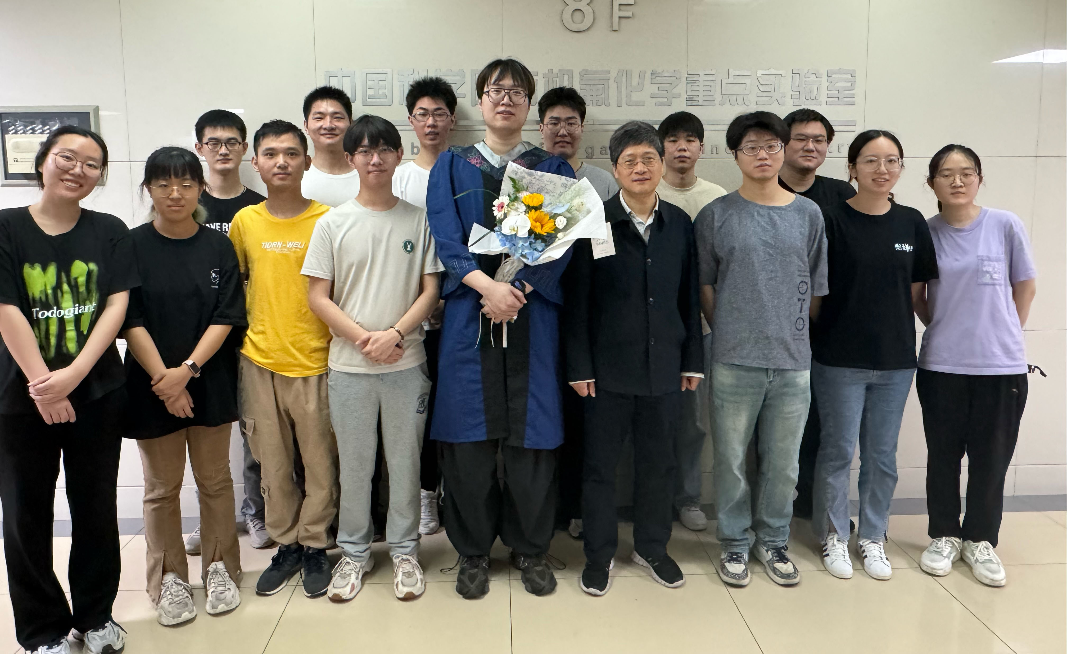 <a href='./picnews/202407/t20240701_7205495.html' target='_blank'><h4>熱烈祝賀王征以及今年畢業(yè)的黎瑞、錢柏宇、張雅菡、湯蔚穎！</h4> <p>祝愿順順利利！前程似錦！也盼望今后你們能?；亍凹摇笨纯?！</p></a>